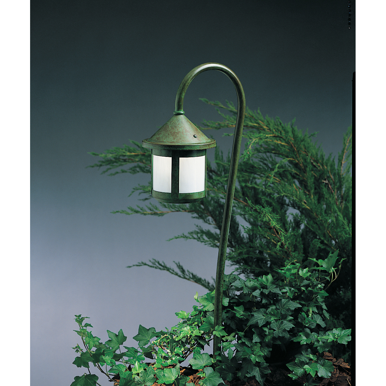 Berkeley 12V 18 watt Antique Brass Landscape Light in Off White