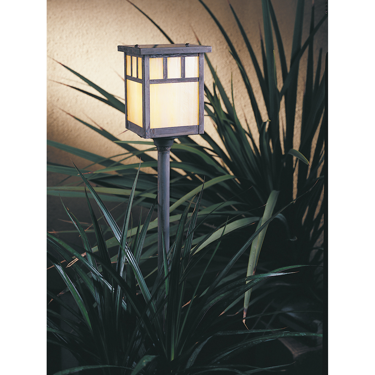 Huntington 12V 18 watt Verdigris Patina Landscape Light in White Opalescent, Empty
